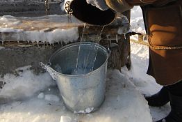Жители Сосновки и Маленовки устали от перебоев с водой Жители Сосновки и Маленовки устали от перебоев с водой