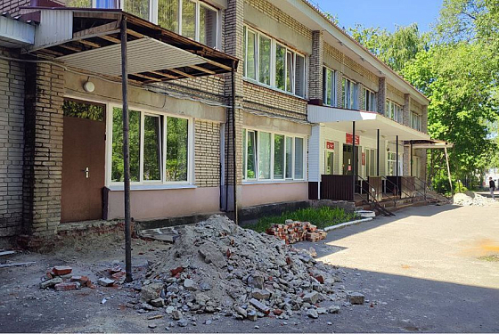 В поликлинике детской больницы Кузнецка ремонтируют входную группу