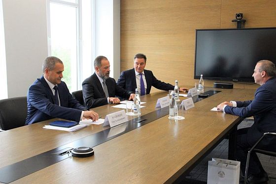 Игорь Комаров провел рабочую встречу с генконсулом Республики Беларусь