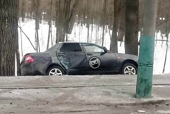 В Пензе на ул. Лермонтова легковой автомобиль вылетел с дороги