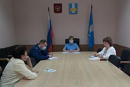 Столярова и прокуроры проверили пензенскую семью с детьми из Сирии Столярова и прокуроры проверили пензенскую семью с детьми из Сирии