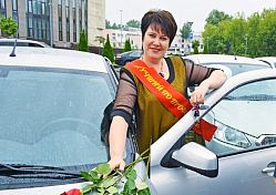 Швейная машинка помогла кузнечанке выиграть автомобиль Швейная машинка помогла кузнечанке выиграть автомобиль
