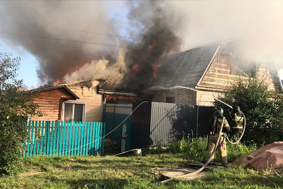 На Бугровке произошел пожар в частном доме
