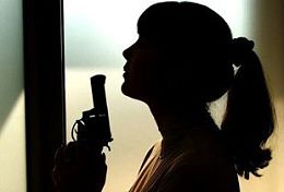 В Пензенской области 22-летняя девушка напала на женщину с пистолетом, чтобы украсть деньги и расплатиться за кредит В Пензенской области 22-летняя девушка напала на женщину с пистолетом, чтобы украсть деньги и расплатиться за кредит