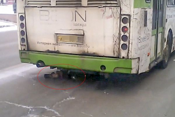 В Пензе появилось видео разваливающегося на ходу автобуса