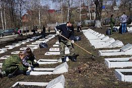 В Пензе молодежь привела в порядок могилы солдат