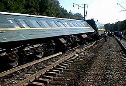 Число жертв при сходе поезда с рельсов в Камеруне возросло до 73 человек Число жертв при сходе поезда с рельсов в Камеруне возросло до 73 человек