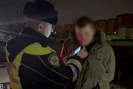 В Пензе после погони задержали пьяного подростка на автомобиле В Пензе после погони задержали пьяного подростка на автомобиле