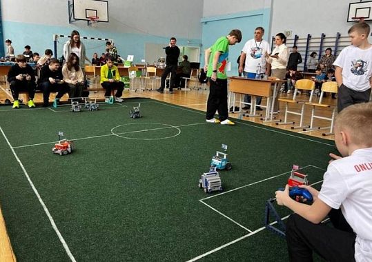В Пензе роботы играли в футбол