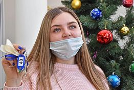 В Пензе детям-сиротам с инвалидностью вручили ключи от новых квартир В Пензе детям-сиротам с инвалидностью вручили ключи от новых квартир