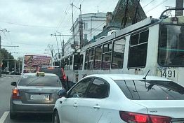 В Пензе кран остановил работу троллейбусов