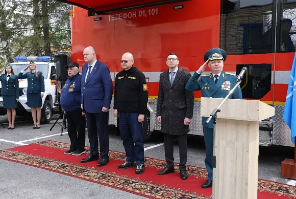 Олег Мельниченко и Вадим Супиков вручили награды пензенским пожарным