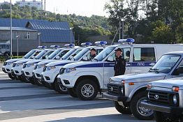 Пензенским стражам порядка вручили 48 автомобилей УАЗ Патриот