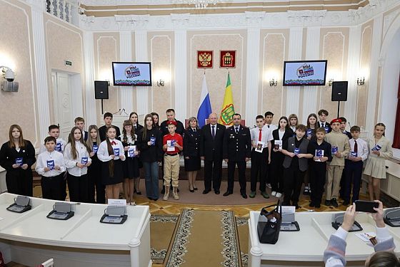 В Пензенской области 14-летним активистам вручили первые паспорта