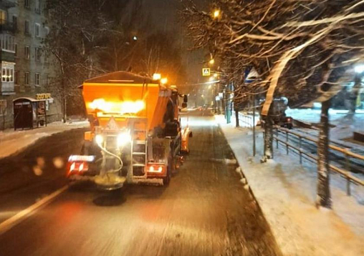 В Пензе дорожные службы круглосуточно устраняют последствия снегопада 