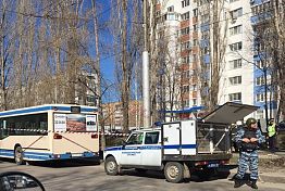 В Пензе на пр. Строителей силовики оцепили автобус