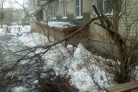 Пензенец сообщил о падении ледяных глыб на ул. Беляева