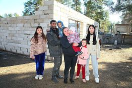 Многодетные Кожевниковы-Мевлютовы предпочли Москве Чаадаевку Многодетные Кожевниковы-Мевлютовы предпочли Москве Чаадаевку