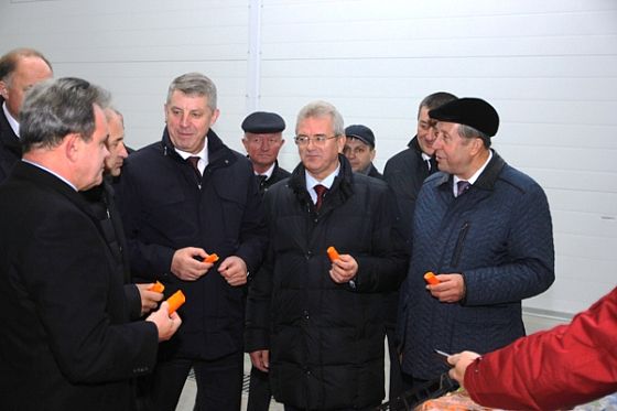 В Брянске Иван Белозерцев посетил агрофирму и стрелковый клуб