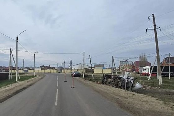 Появилось фото с опрокинувшейся «Газелью» под Городищем