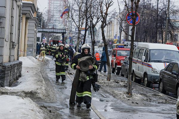 В Пензе полицейские, спасатели и врачи прибыли к отелю на М. Горького