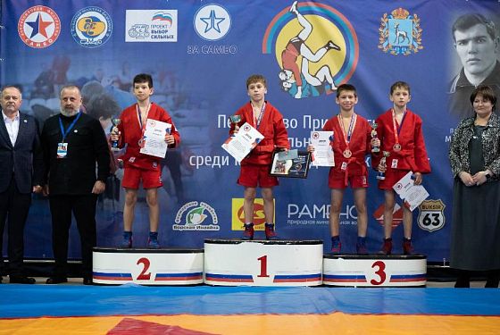 Пензенские самбисты получили путевки на первенство России на соревнованиях ПФО