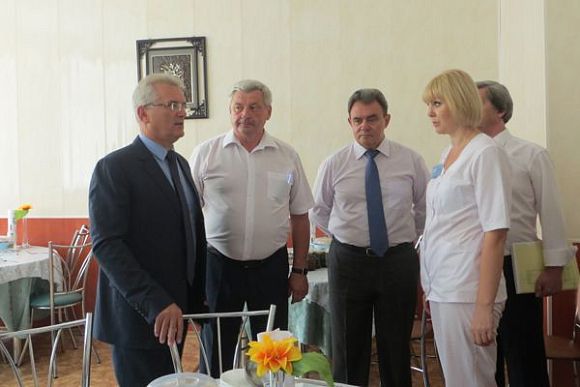 Губернатор Иван Белозерцев посетил санаторий «Надежда»
