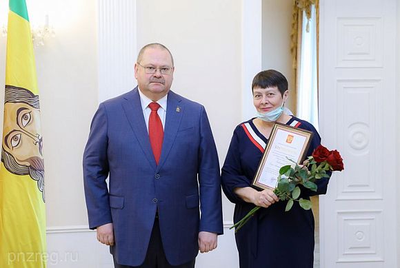 Олег Мельниченко вручил государственные и региональные награды