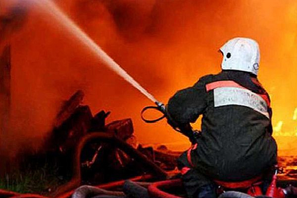 В Кузнецке пожар на ул. Калинина тушили 9 спасателей