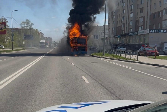 В Пензе появились фото сгоревшего на улице Антонова автобуса