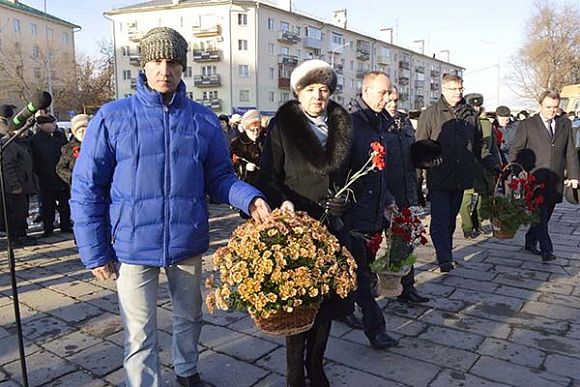 Пензенцы возложили к «Ростку» цветы в память о героях Отечества