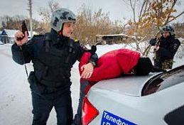 Пензенец пригрозил экс-супруге и детям расправой, а затем выпрыгнул из окна Пензенец пригрозил экс-супруге и детям расправой, а затем выпрыгнул из окна