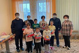 Сотрудники Следкома подарили подарки детям в сердобском центре соцобслуживания