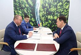 Олег Мельниченко и председатель совета директоров «АГрупп» подписали меморандум о взаимодействии Олег Мельниченко и председатель совета директоров «АГрупп» подписали меморандум о взаимодействии