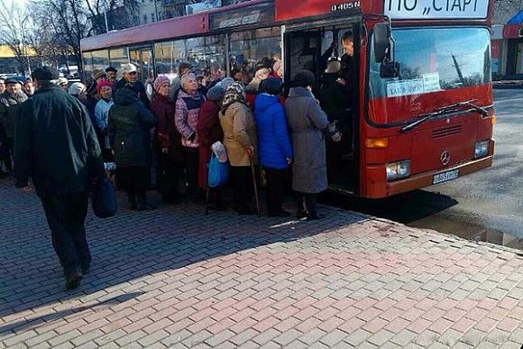 В. Кувайцев проверил работу общественного транспорта на Радоницу