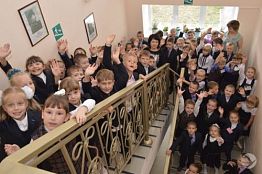 В городе Спутнике не хватает школы, а в С. Елюзани — детсада