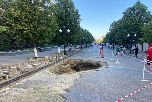 В Пензе на Московской начали ремонтировать яму
