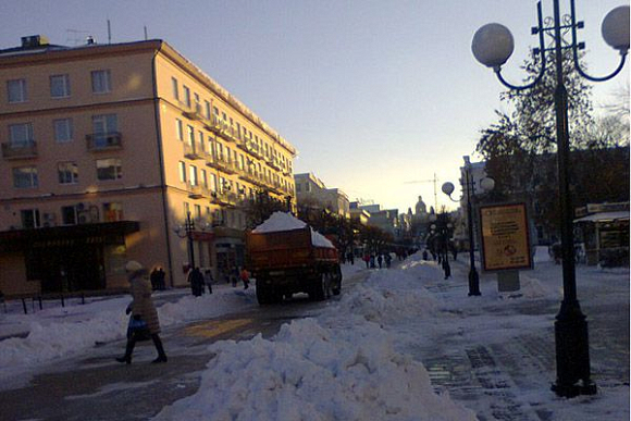 Пензенецев просят срочно освободить ул. Московскую от припаркованных авто