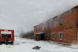 Под Пензой погиб мужчина во время пожара в нежилом доме