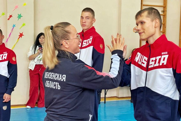 «Я, может быть, будущий Овечкин»: Наталья Шмонина создала спорт для детей с инвалидностью