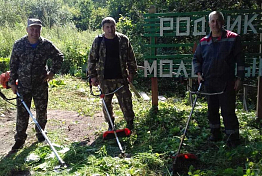 В Земетчинском районе очистили родник «Молочный» В Земетчинском районе очистили родник «Молочный»