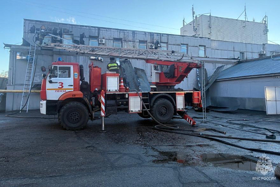 В Пензе горит крыша торгового центра «Фортуна»