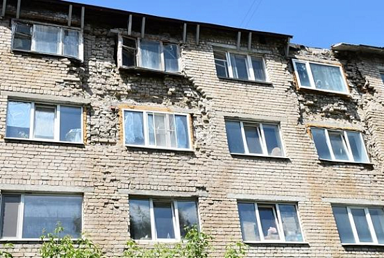 В аварийном доме на Кулибина, 10 в 76 комнатах остались вещи жильцов
