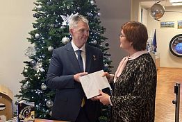 Александр Самокутяев презентовал в Пензе книгу из серии «Покорители космоса»