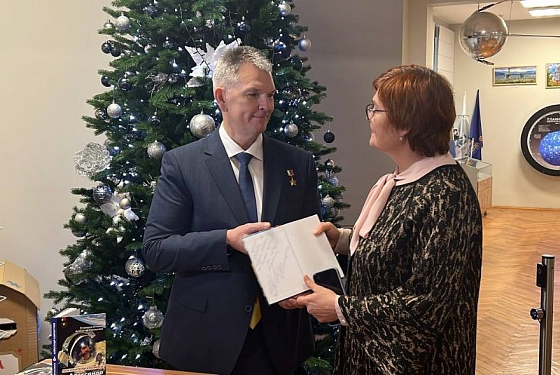 Александр Самокутяев презентовал в Пензе книгу из серии «Покорители космоса»