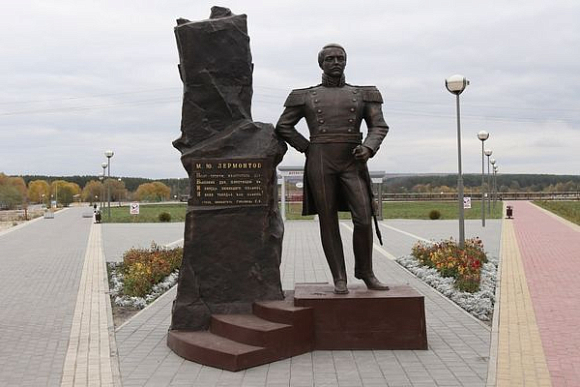 В Спутник из Заксобра «переехал» памятник Лермонтову
