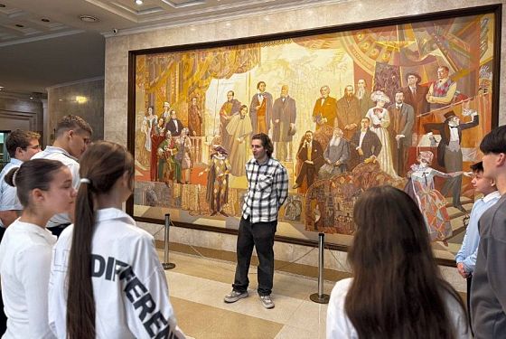 Пензенцам рассказали, сколько весит люстра в драматическом театре