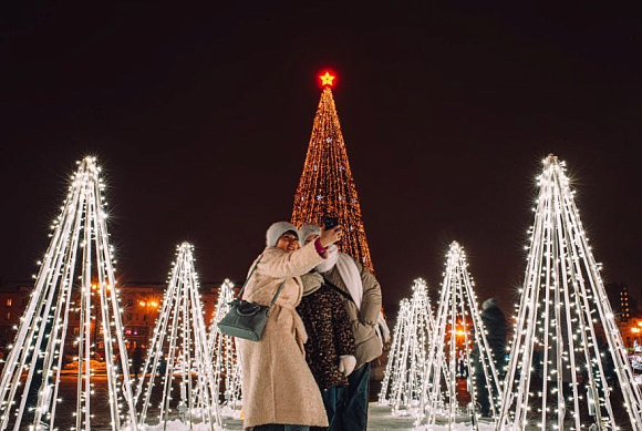 Как украсят Пензу к Новому году—2026: мэр поручил установить ёлки во дворах