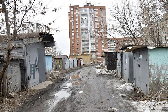 В Пензе на ул. Сумской демонтируют металлические гаражи