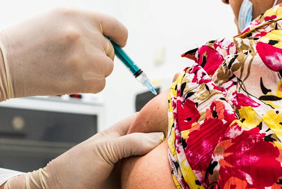 Пензенцы могут спросить врача-гериатра о вакцинации для пожилых 